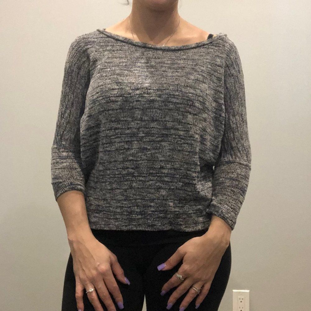 Joyce‎ Leslie Short Grey and Navy Light Sweater 3/4 Sleeves Crew Neck
